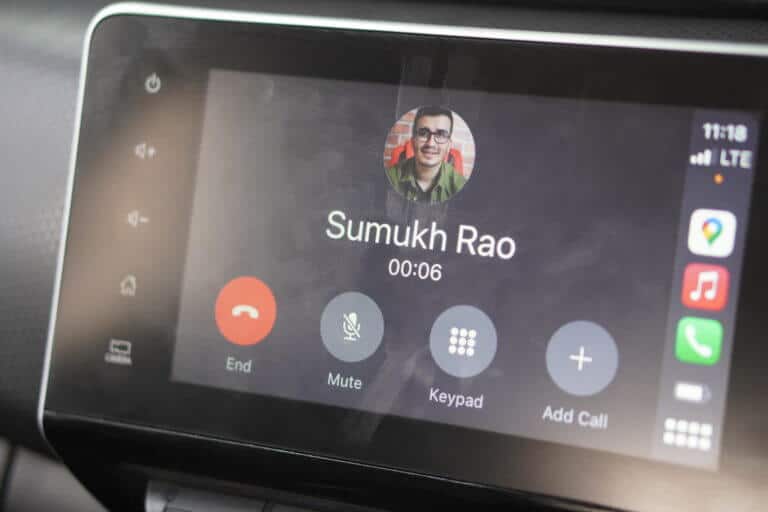 Android-Auto-vs-CarPlay-28-768x512-1 Android Auto مقابل Apple CarPlay: أيهما أفضل ولماذا