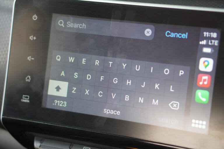 Android-Auto-vs-CarPlay-29-768x512-1 Android Auto مقابل Apple CarPlay: أيهما أفضل ولماذا
