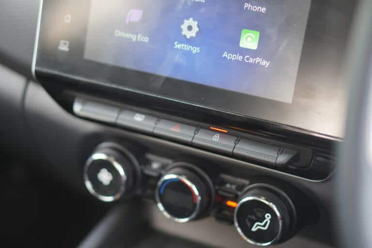 Android-Auto-vs-CarPlay-31-768x512-1 Android Auto مقابل Apple CarPlay: أيهما أفضل ولماذا