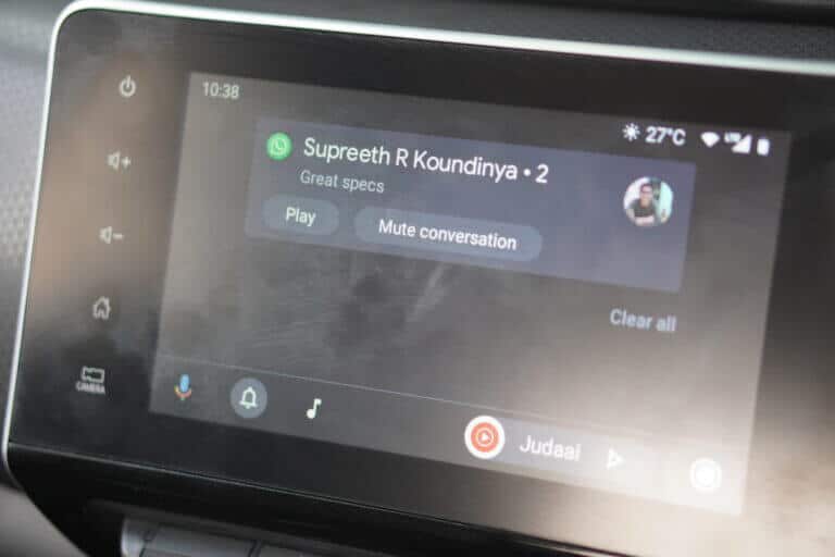 Android-Auto-vs-CarPlay-5-768x512-1 Android Auto مقابل Apple CarPlay: أيهما أفضل ولماذا