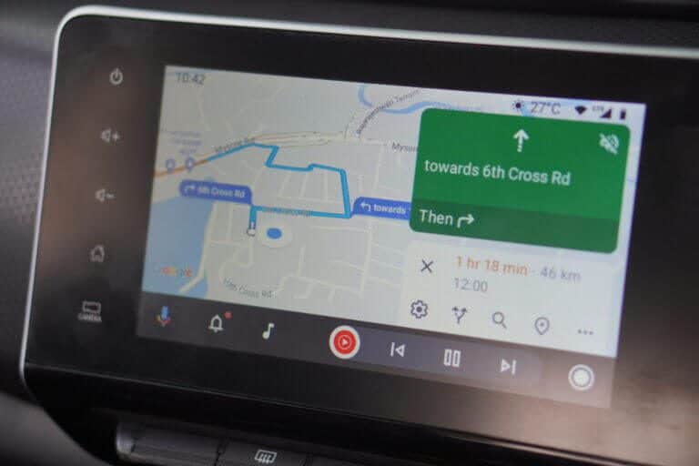 Android-Auto-vs-CarPlay-7-768x512-2 Android Auto مقابل Apple CarPlay: أيهما أفضل ولماذا