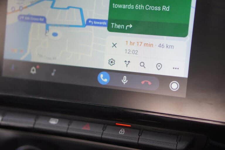 Android-Auto-vs-CarPlay-9-768x512-1 Android Auto مقابل Apple CarPlay: أيهما أفضل ولماذا