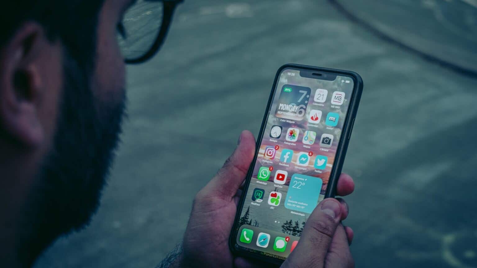 Face-ID-with-mask-on-iPhone-1536x864-1 كيفية استخدام Face ID مع قناع الوجه على iPhone