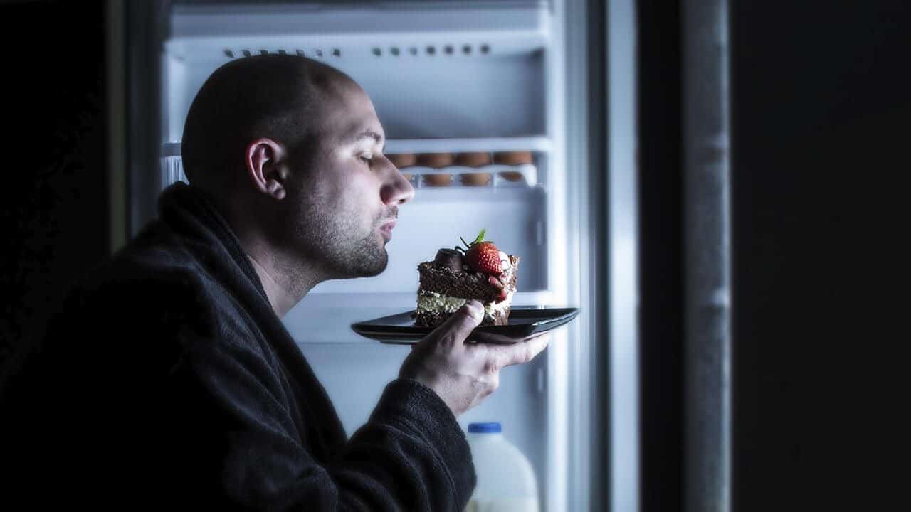 كيف يؤثر تناول الطعام في وقت متأخر من الليل على نومك ووزنك - %categories