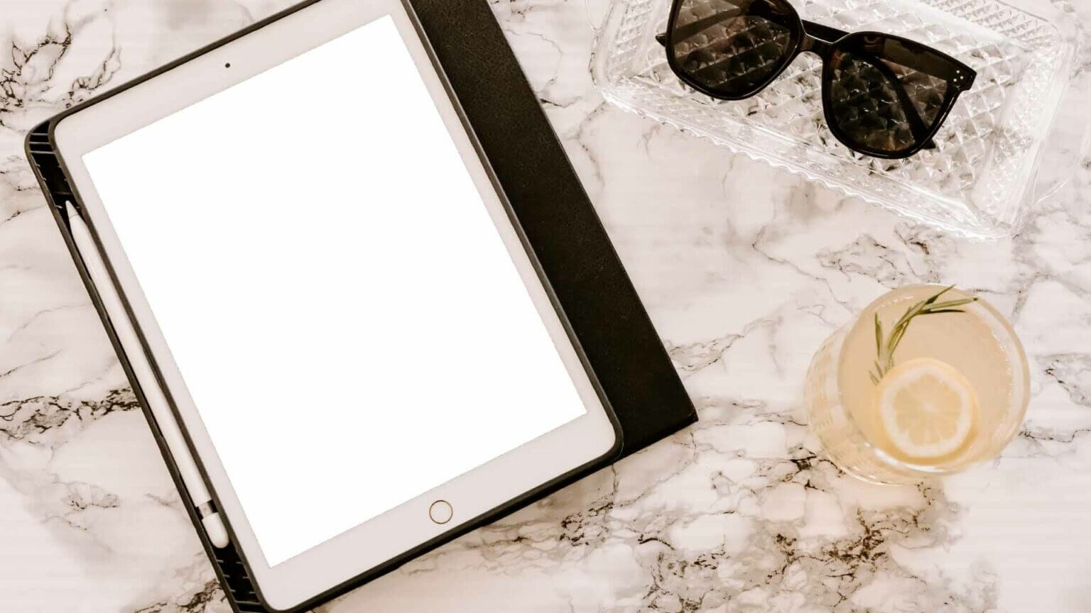 remove-iPad-case-1536x864-1 إصلاح عدم عمل الميكروفون على iPad