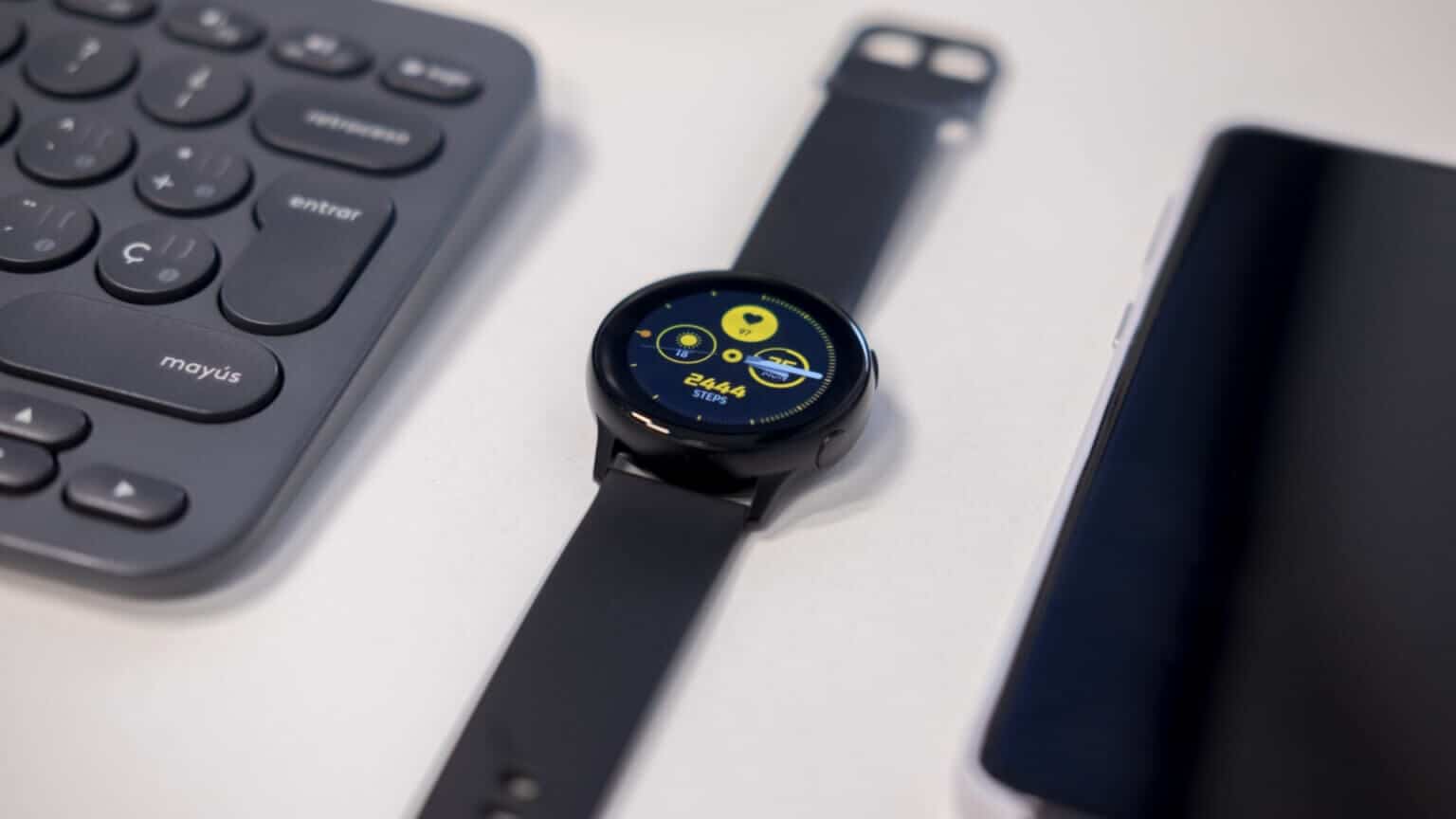 wear-os-smartwatch-1536x864-1 كيفية إقران ساعة Wear OS الذكية بهاتف جديد بدون إعادة ضبط المصنع
