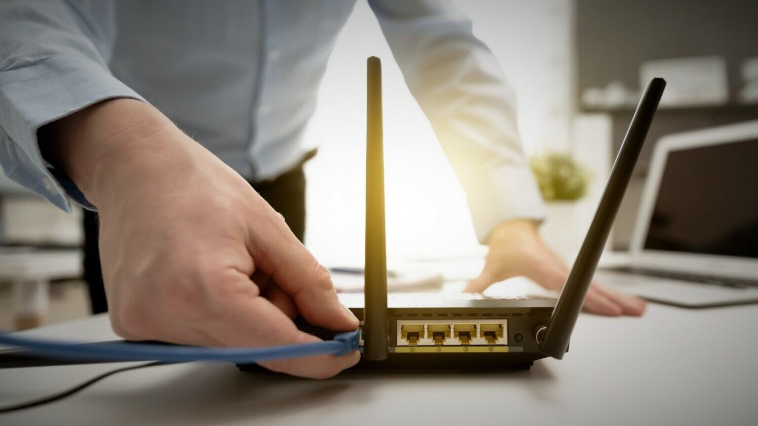Restart-Wi-Fi-Router-1536x864-1 أفضل 7 طرق لإصلاح خطأ No Route في Discord على Windows 10 و Windows 11