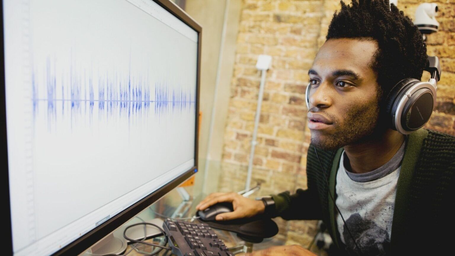 Top-Ways-to-Fix-Audio-Distortion-Issues-While-Streaming-on-Windows-11-1536x864-1-1536x864 كيفية إصلاح مشكلات تشويه الصوت أثناء البث على Windows 11