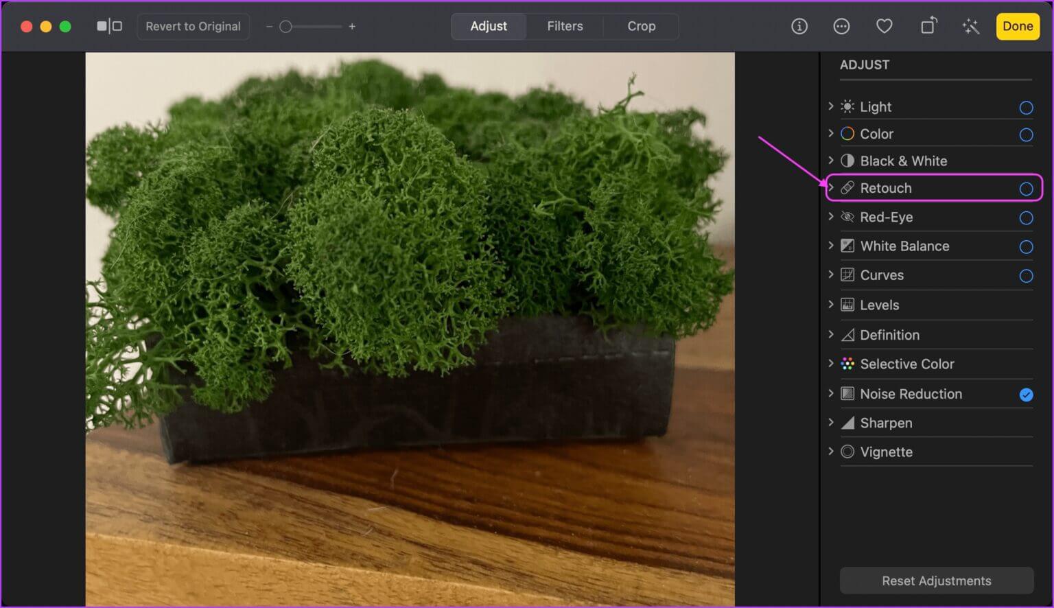 Use-the-Retouch-Tool-to-Remove-Unwanted-Objects-1-1536x886-1 كيفية تحرير الصور باستخدام تطبيق الصور على جهاز Mac