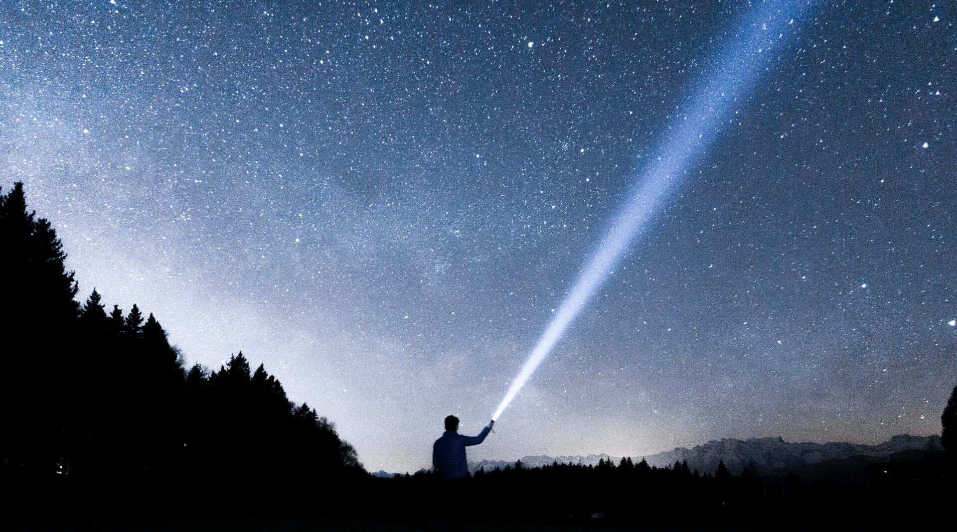 flashlight-phone-featured-1920x1068 أفضل 4 طرق لتشغيل أو إيقاف تشغيل المصباح على Android