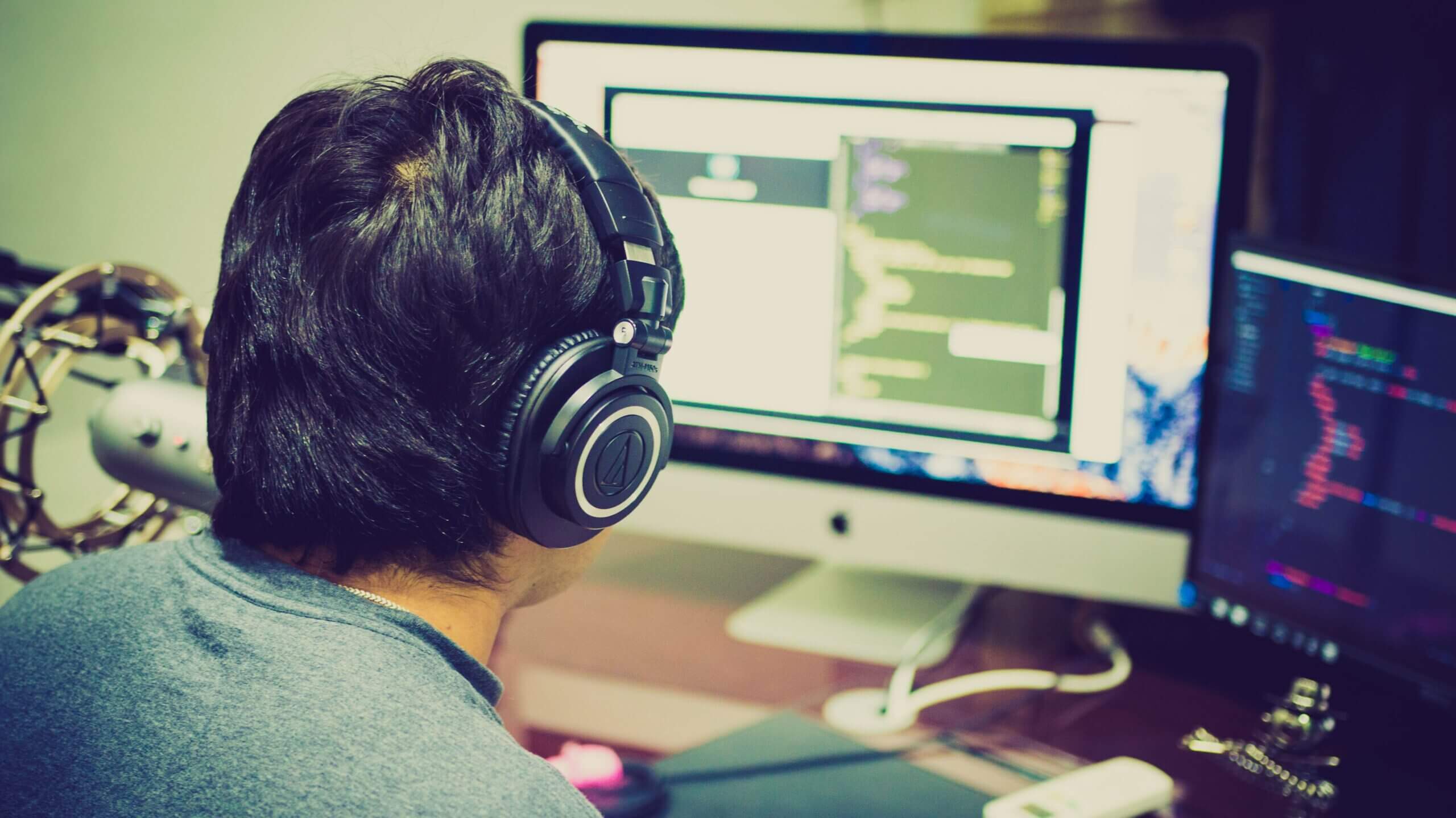 how-to-create-a-poll-on-discord-for-desktop-and-mobile-feature-image-scaled-1 أفضل طريقتين لإنشاء استطلاع على Discord لسطح المكتب والجوال