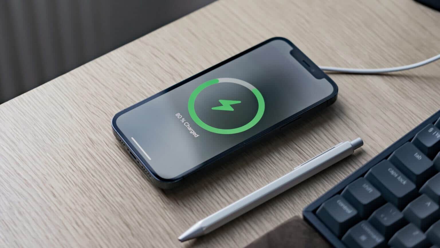 iPhone-charging-stuck-at-80-1536x864-1 أفضل 6 طرق لإصلاح مشكلة شحن iPhone عالق عند 80 بالمائة
