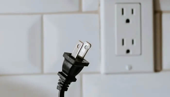 windows-power-unplug الاغلاق مقابل النوم مقابل السبات مقابل بدء التشغيل السريع : شرح إعدادات الطاقة في Windows