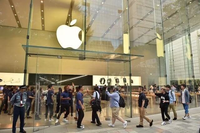 Apple-Store-640x426 هل يجب عليك شراء iPhone مباشرة من Apple أم من شركة معتمدة؟