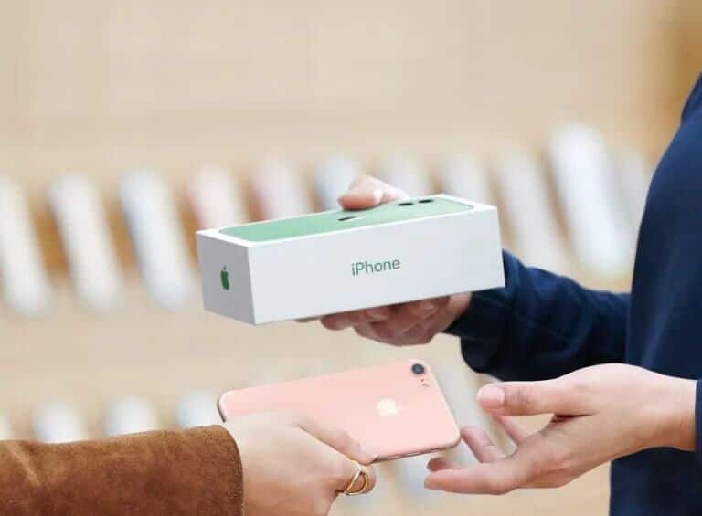 هل يجب عليك شراء iPhone مباشرة من Apple أم من شركة معتمدة؟ - %categories