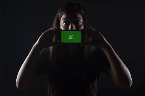 WhatsApp-Phone-500x333 إليك ما يجب فعله عند اختراق WhatsApp