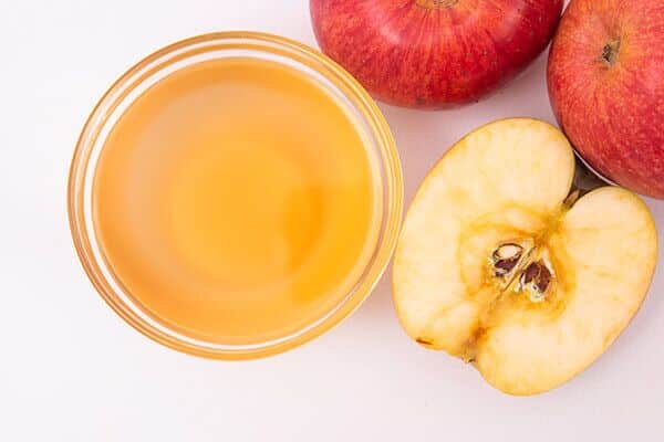 6 طرق لاستخدام خل التفاح لعلاج الطفح الجلدي - skin-beauty apple cider vinegar bath to heal a skin rash 600x400 - 6 طرق لاستخدام خل التفاح لعلاج الطفح الجلدي