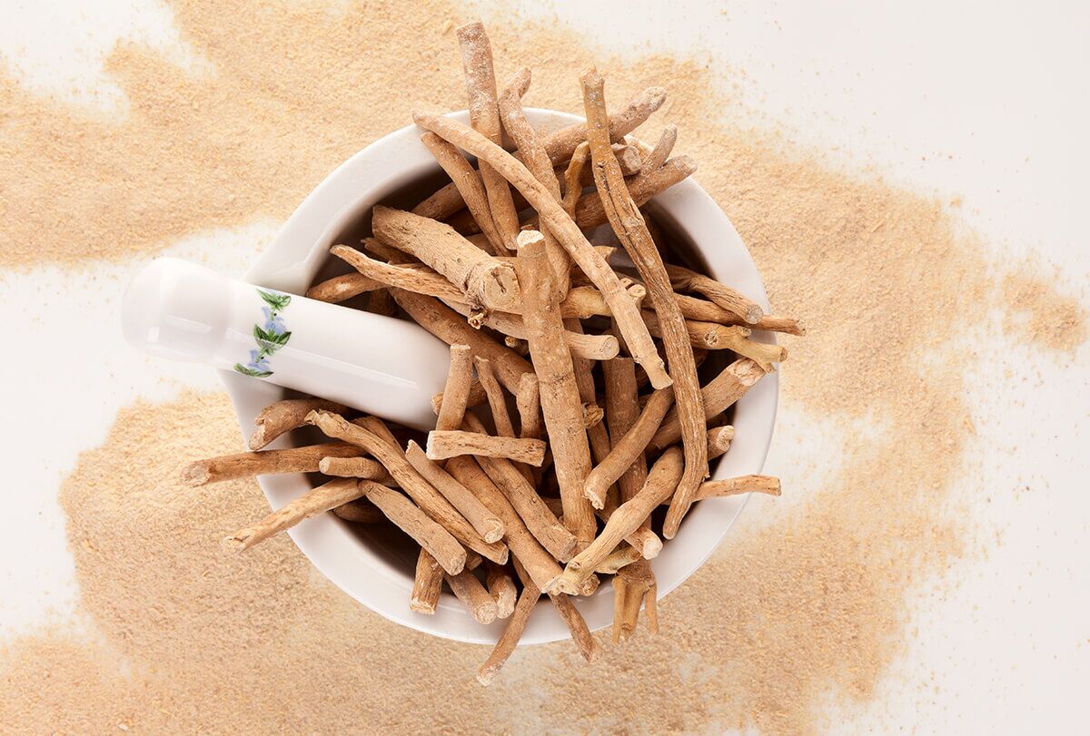 فوائد اشواغاندا المذهلة للشعر وكيفية استخدامها - skin-beauty benefits of ashwagandha for hair feat 1200x811 - فوائد اشواغاندا المذهلة للشعر وكيفية استخدامها