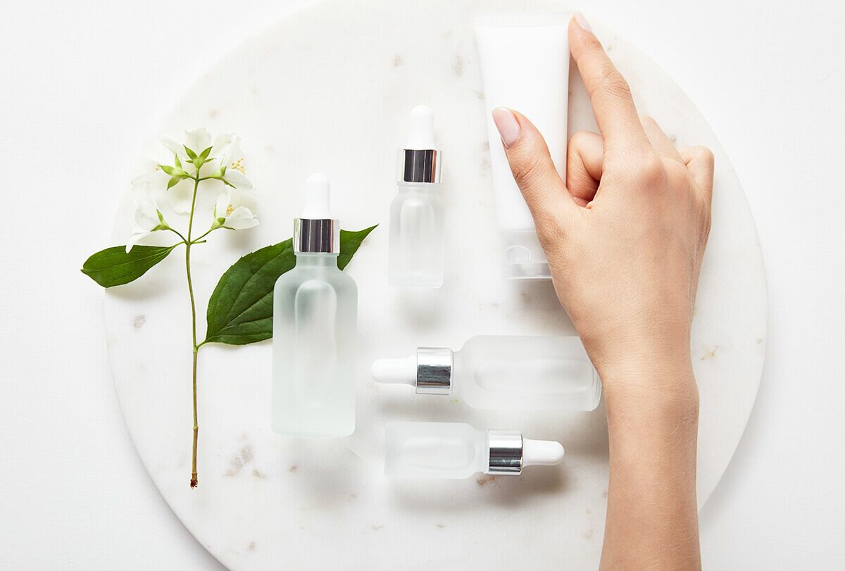 هل يمكنك مزج النياسيناميد وحمض الجليكوليك؟ - skin-beauty can niacinamide and glycolic acid be used together feat 1200x811 - هل يمكنك مزج النياسيناميد وحمض الجليكوليك؟