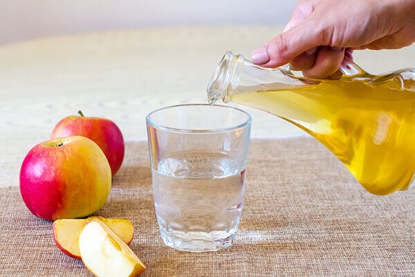 6 طرق لاستخدام خل التفاح لعلاج الطفح الجلدي - skin-beauty diluted apple cider vinegar to heal a skin rash 600x400 - 6 طرق لاستخدام خل التفاح لعلاج الطفح الجلدي