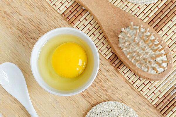 نصائح للعناية بالشعر لأنواع الشعر المختلفة - skin-beauty egg mask for deep condition 600x400 - نصائح للعناية بالشعر لأنواع الشعر المختلفة