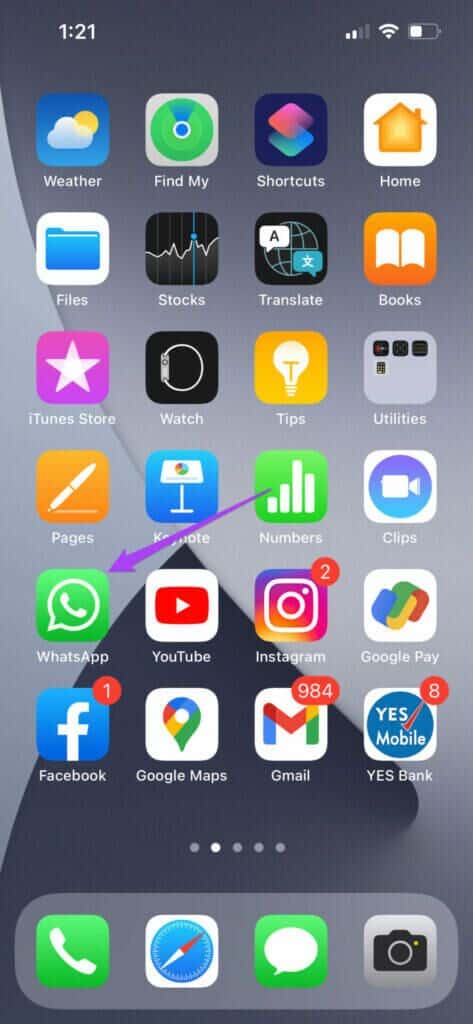 open-whatsapp-on-iphone-473x1024-1-473x1024 كيفية إرسال تفاعلات الرسائل على WhatsApp باستخدام رموز تعبيرية مختلفة