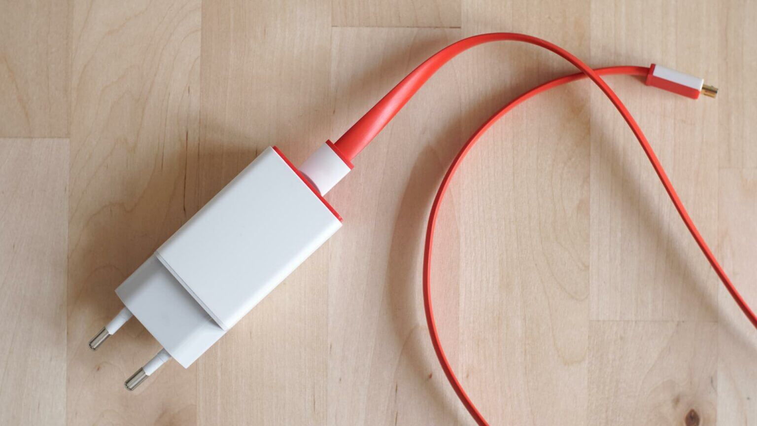 use-better-adapter-fix-ipad-not-charging-1536x864-1-1536x864 أفضل 8 طرق لإصلاح عدم شحن Apple iPad