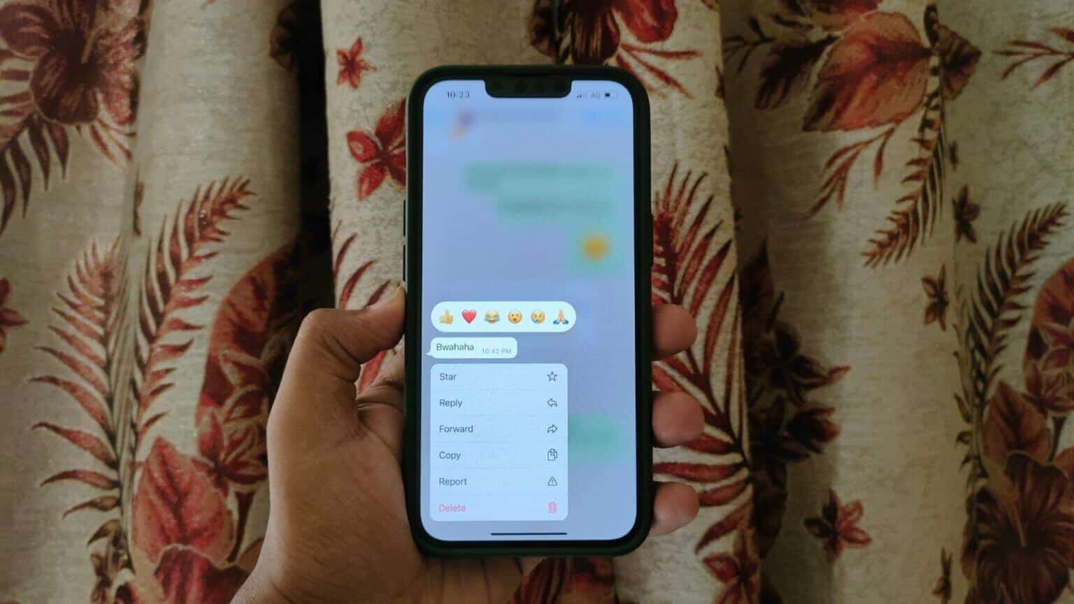 whatsapp-chat-reactions-1536x864-1-1536x864 كيفية إرسال تفاعلات الرسائل على WhatsApp باستخدام رموز تعبيرية مختلفة