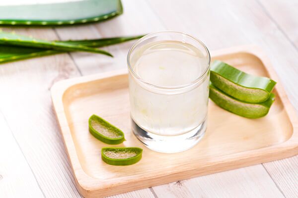 الحموضة: 8 علاجات منزلية ونصائح عن نمط الحياة للإغاثة - digestive-health aloe vera juice to acidity relief 600x400 - الحموضة: 8 علاجات منزلية ونصائح عن نمط الحياة للإغاثة
