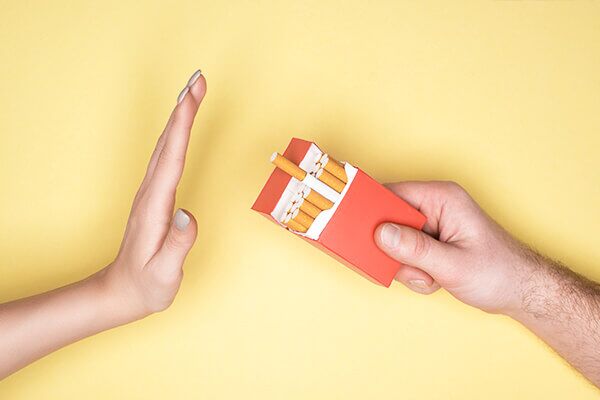 الحموضة: 8 علاجات منزلية ونصائح عن نمط الحياة للإغاثة - digestive-health stop smoking to acidity relief 600x400 - الحموضة: 8 علاجات منزلية ونصائح عن نمط الحياة للإغاثة