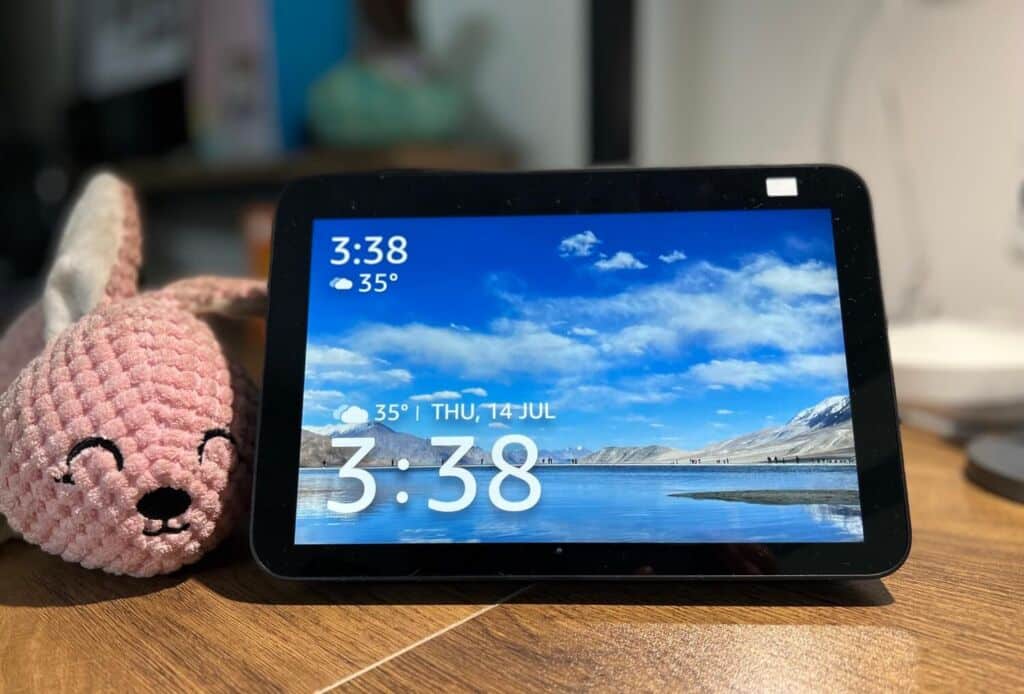 كيفية عرض صورك على Amazon Echo Show 8 (الجيل الثاني) أحلى هاوم