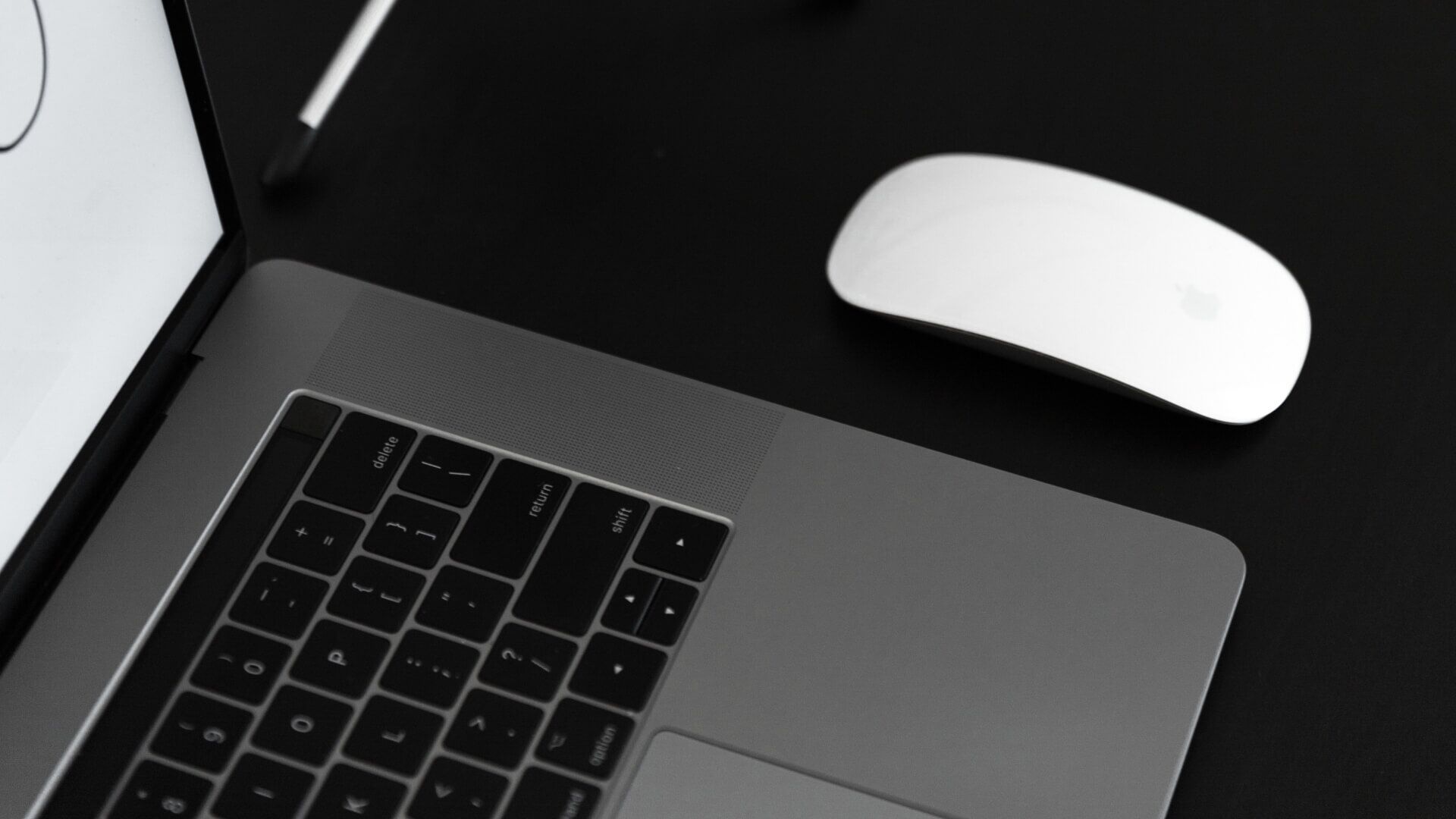 MacBook-speaker-crackling-1920x1080 طرق إصلاح صوت طقطقة مكبر صوت MacBook