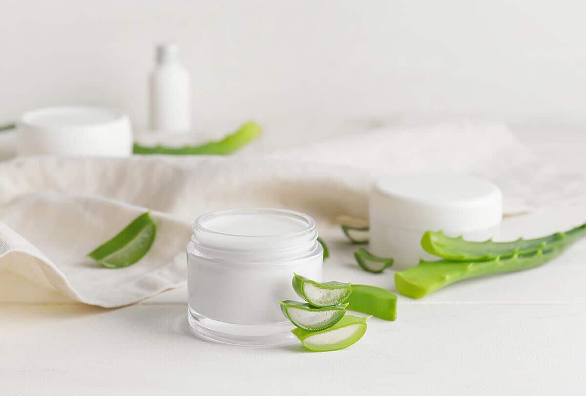 10 علاجات منزلية لسم اللبلاب - skin-beauty home remedies for poison ivy feat 1200x811 - 10 علاجات منزلية لسم اللبلاب
