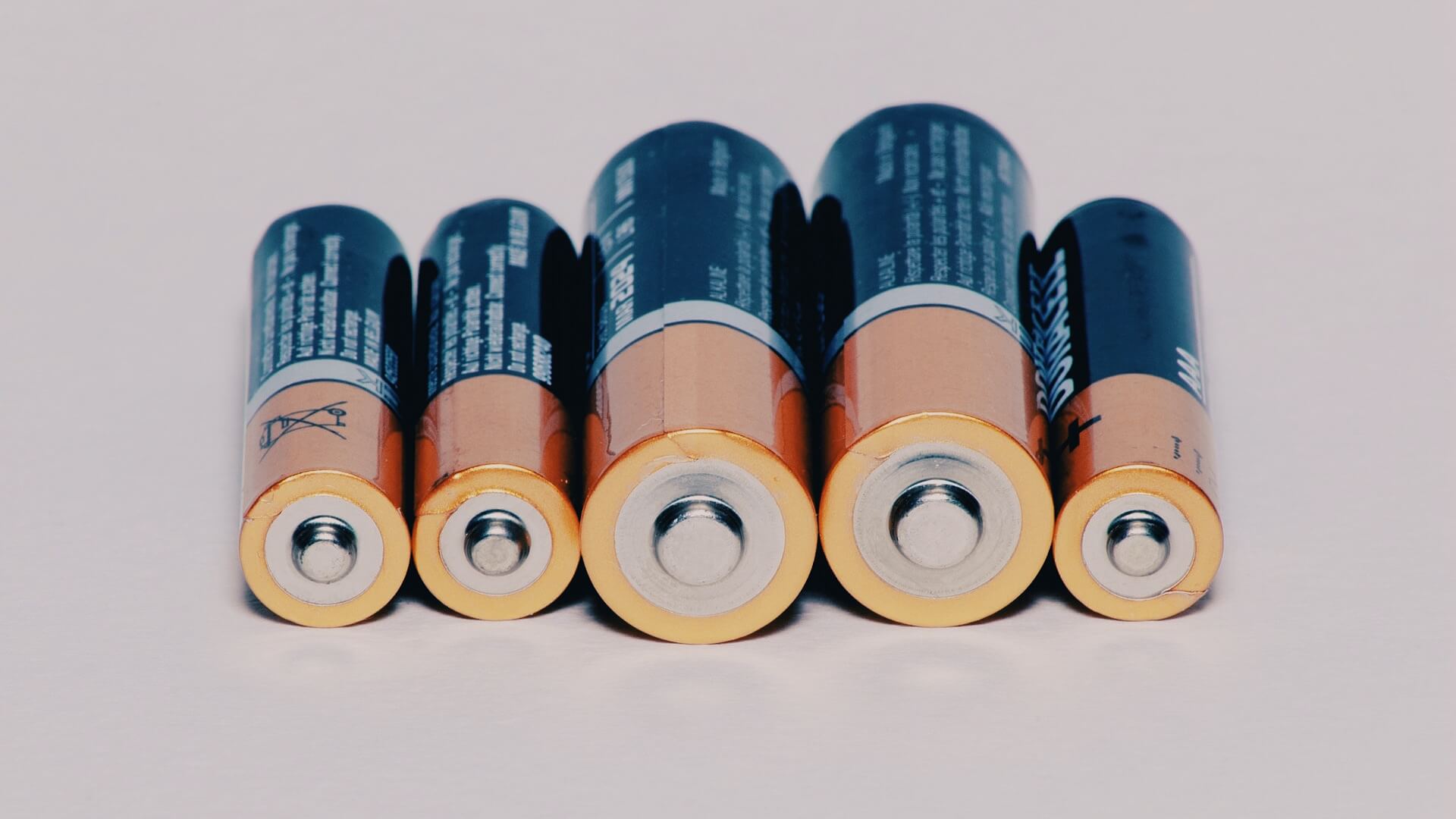 replace-mouse-batteries-1920x1080 أفضل 10 طرق لإصلاح عدم عمل تمرير الماوس على Windows 11