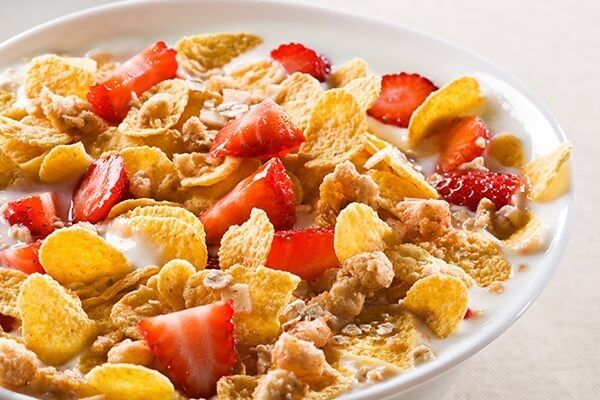 breakfast-cereal-made-from-refined-grains-that-are-making-you-gain-weight-600x400 أسوأ الأطعمة التي تحتوي على سعرات حرارية تجعلك تكتسب وزناً