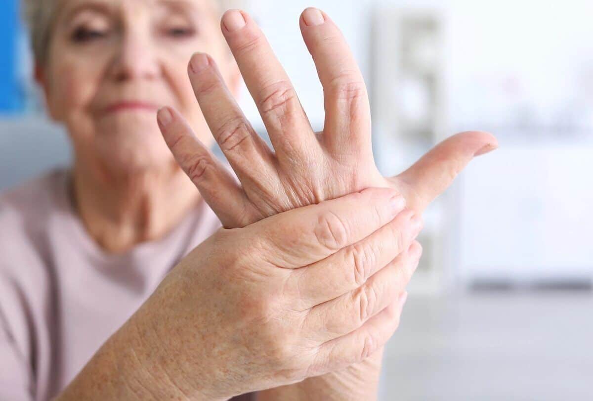 9 herbes et épices anti-inflammatoires qui aident à traiter l'arthrite herbes et épices pour l'arthrite feat 1200x811 - 9 herbes et épices anti-inflammatoires qui aident à traiter l'arthrite