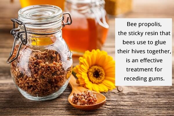 10 علاجات منزلية لانحسار اللثة - oral-health rinse your mouth with bee propolis for receding gums 600x400 - 10 علاجات منزلية لانحسار اللثة