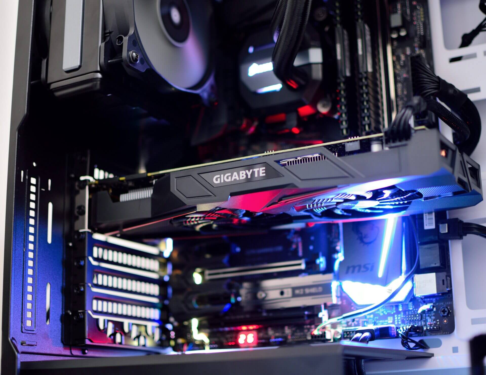 Graphics-Card-in-computer-1920x1480 كيفية تعيين وحدة معالجة الرسوميات GPU المفضلة للتطبيقات والألعاب على Windows 11