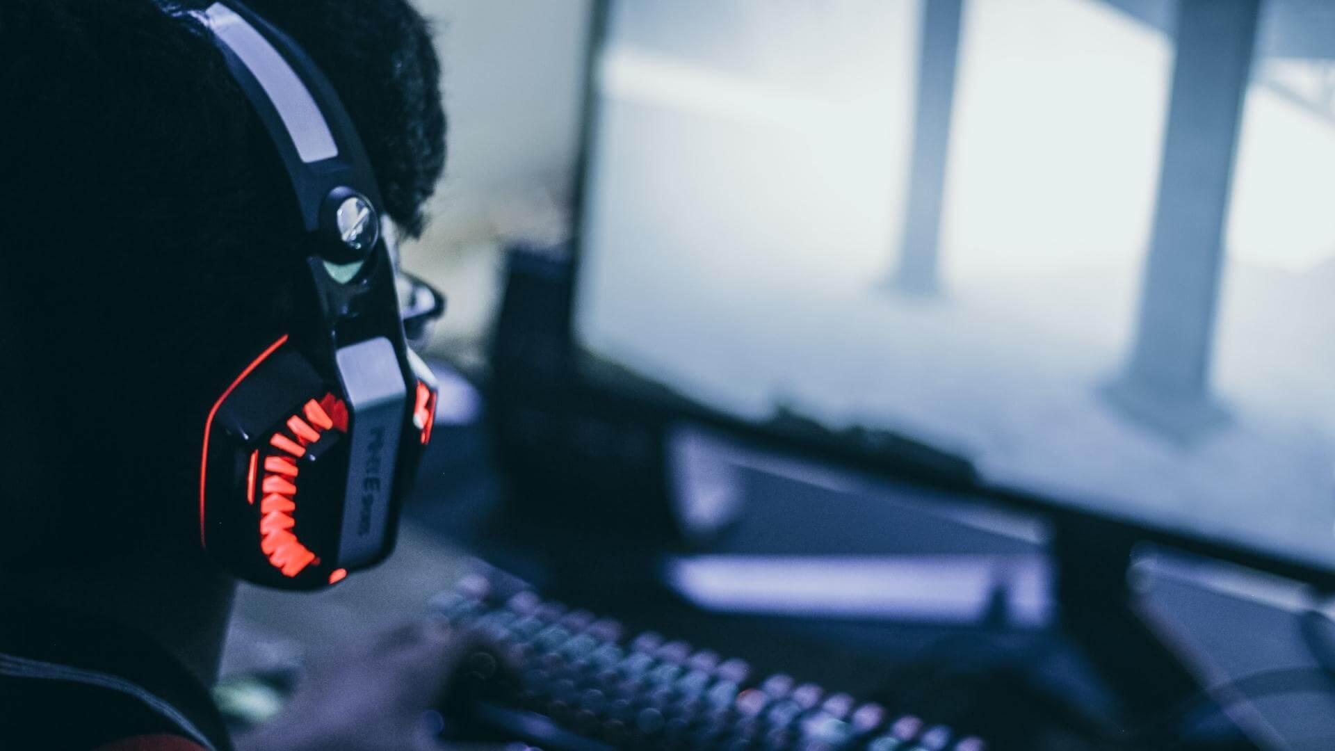 gaming-monitor-1-1920x1080 مقارنة الشاشة مقابل التلفزيون: أيهما تختار ومتى