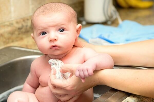كيفية تخفيف نزلات البرد والسعال عند الرضع - %categories