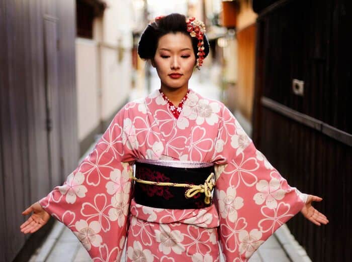 كيف تحافظ المرأة اليابانية على نحافتها ولا تبدو كبيرة في السن - %categories