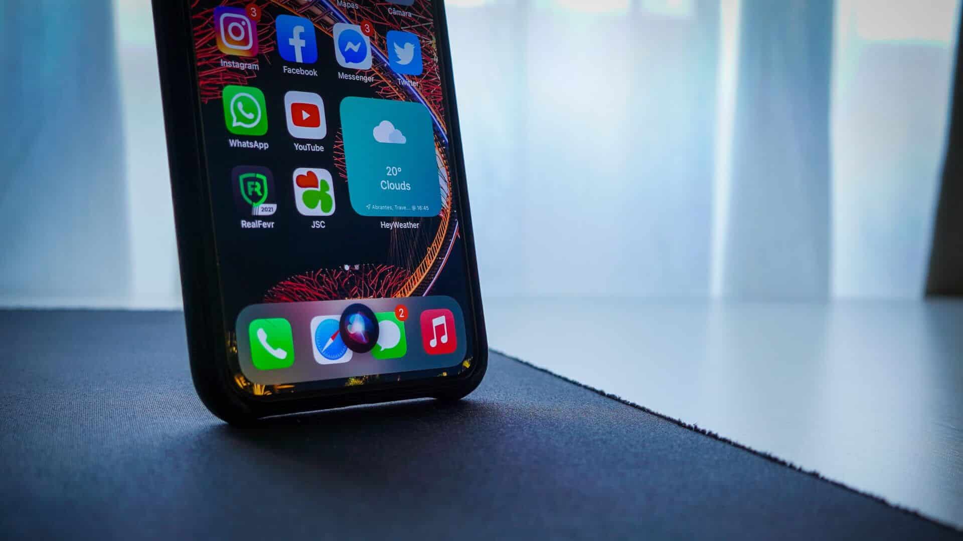 Siri-on-AirPods-1920x1080 كيفية إيقاف تشغيل Siri على AirPods