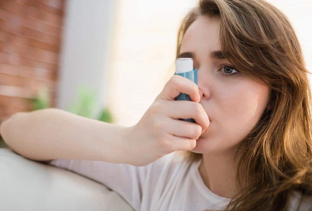causes and symptoms cough variant asthma at home feat 1200x811 - ربو السعال المتغير: الأسباب والأعراض والعلاج