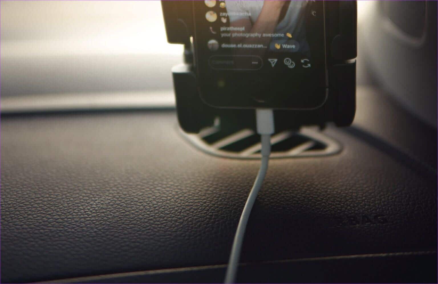 iPhone-car-charging-1536x996-1-1536x996 iOS 16: ما المقصود بـ "شحن iPhone قيد الانتظار" وماذا تفعل إذا رأيت ذلك