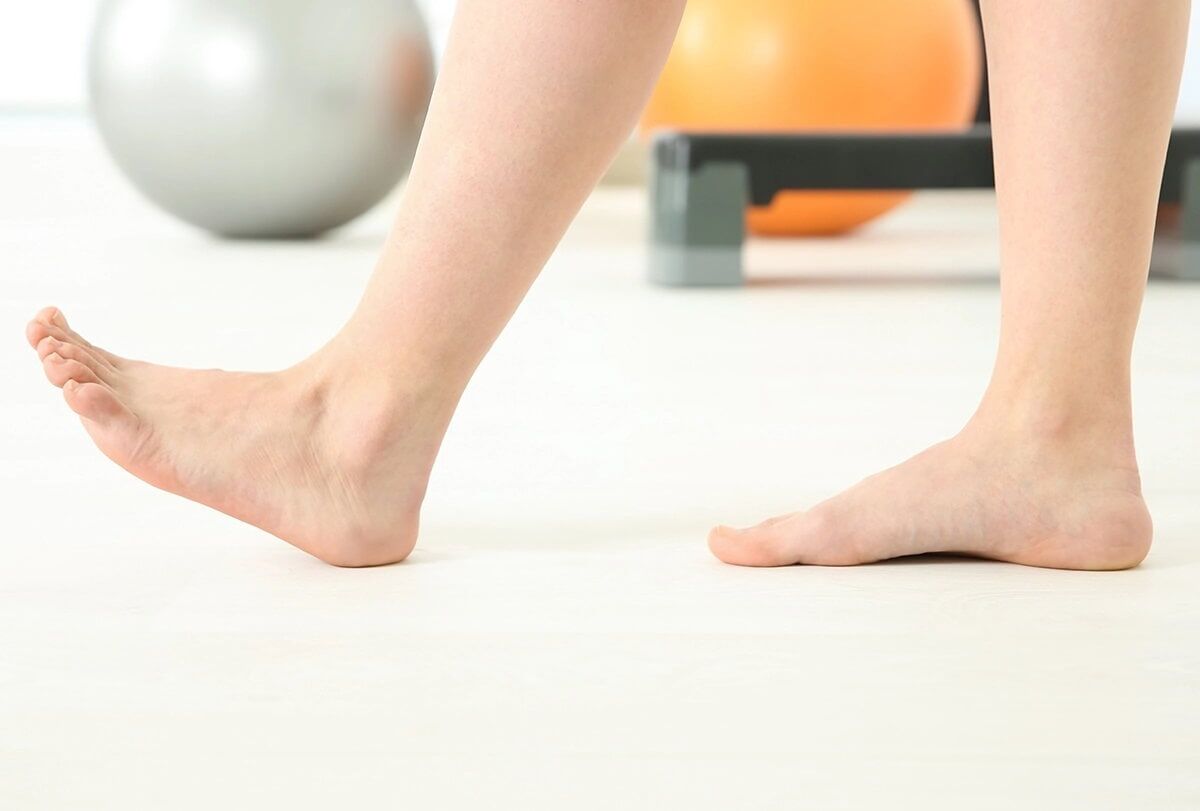 Wunde Fußschmerzen: 8 häufige Ursachen und Behandlungsmöglichkeiten - Knochen-Gelenke Gründe, warum Ihre Füße die ganze Zeit schmerzen und wie Sie sie beheben können