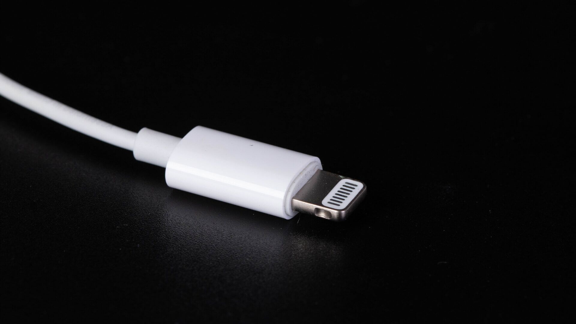 Lightning-Cable-1920x1080 أفضل 6 طرق لإصلاح خطأ اكتشاف سائل في موصل Lightning على iPhone