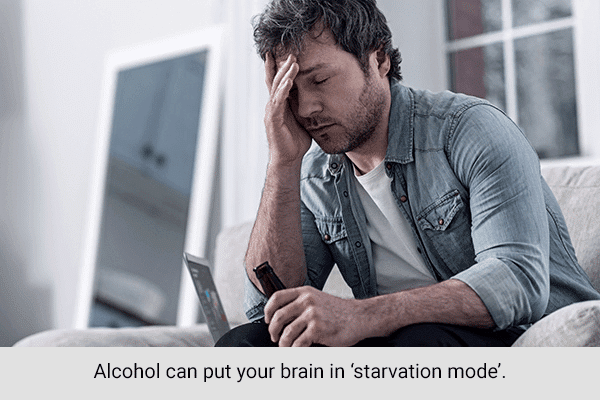 drinking-too-much-alcohol-feel-hungry-all-the-time 12 سببًا لشعورك بالجوع طوال الوقت