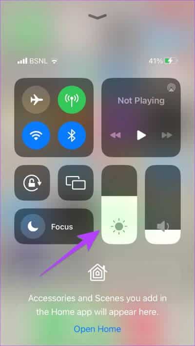 iPhone-Control-Center-Brightness كيفية إيقاف تشغيل الوضع الداكن على iPhone و iPad: إليك 8 طرق سهلة
