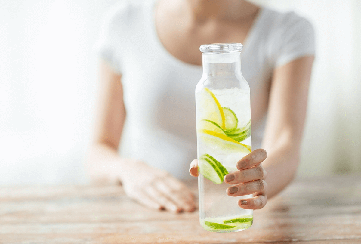 9 Gründe, warum Detox gut für die Gesundheit ist - organicfacts Grund für eine Entgiftung feat