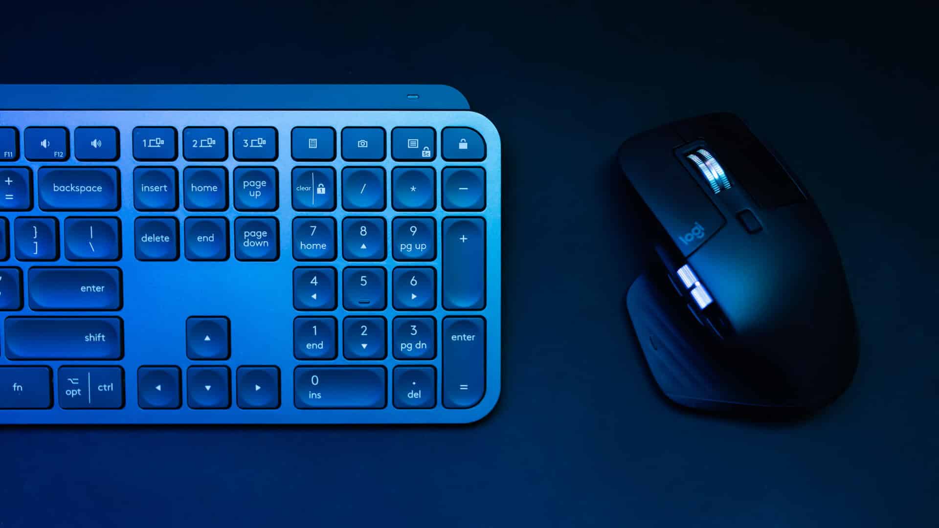 Mouse-with-keyboard أفضل 6 طرق لإصلاح استمرار التمرير تلقائي للماوس على Windows 10 و Windows 11